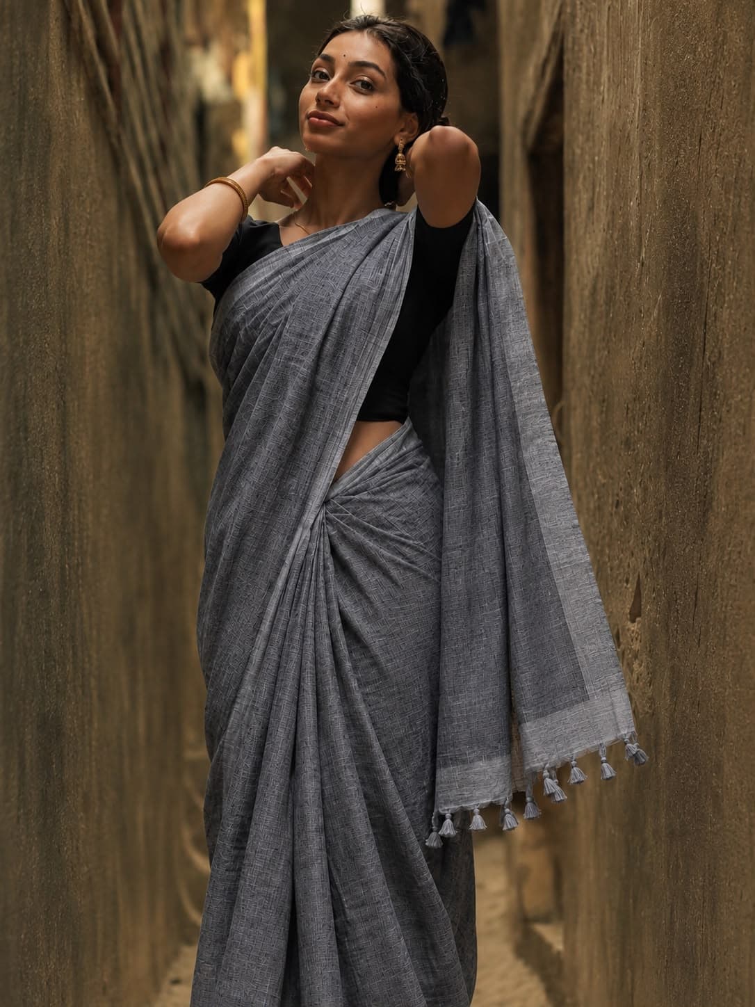 Elegant Dual-Tone Mul Cotton Saree in Charcoal Mist