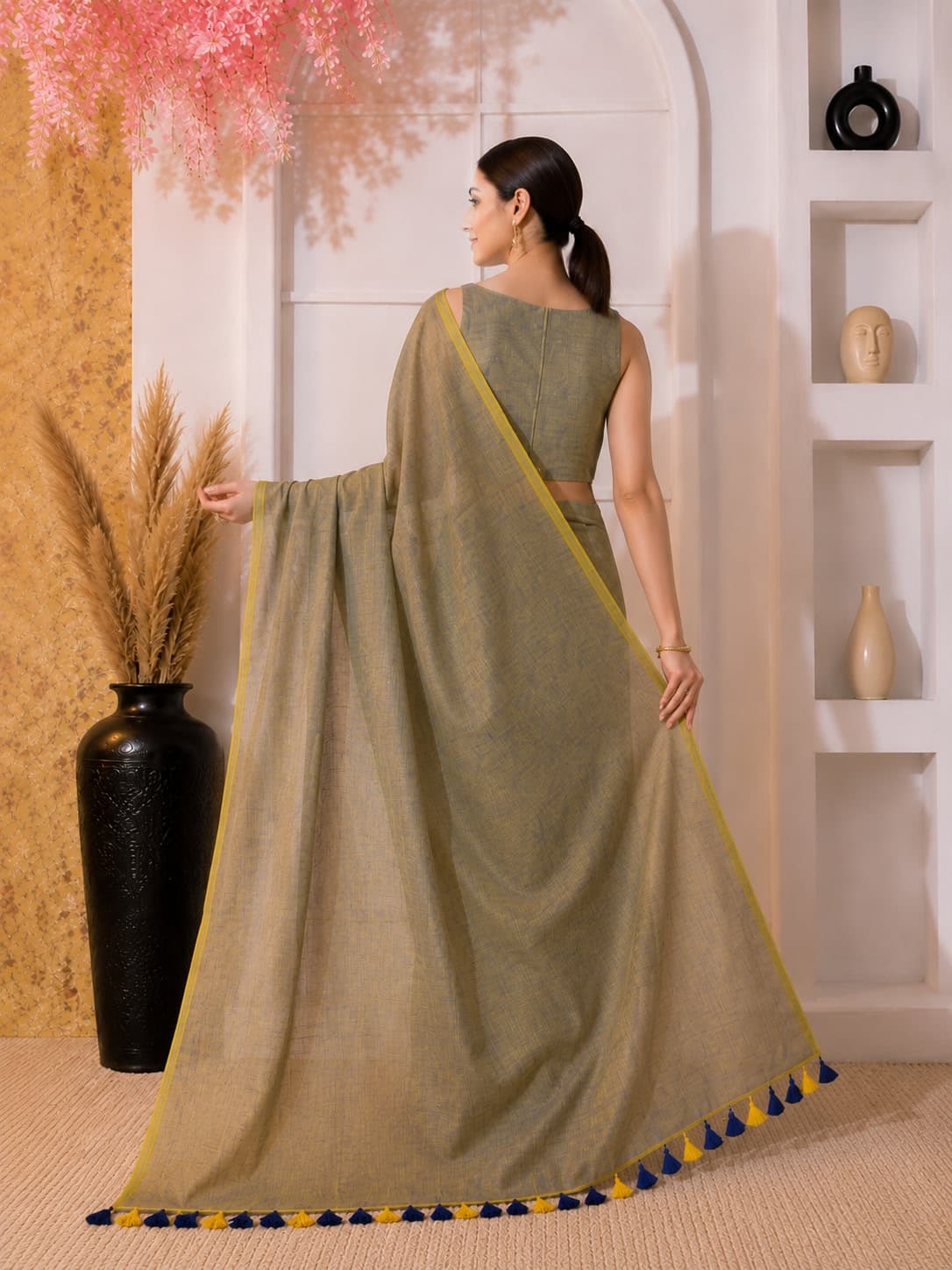 Elegant Dual-Tone Mul Cotton Saree in Olive Green 2